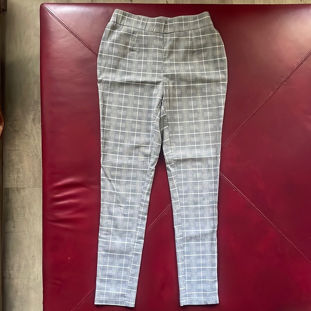 Calvin Klein, Size 4, Color Grey with white squared pattern, longs pants